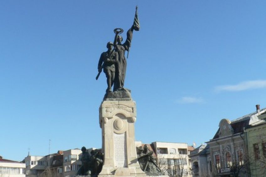 Imagini pentru Caracal Monumentul eroilor